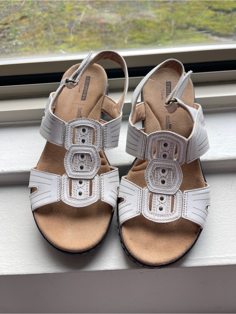 Whimsical Clarks White Leather Comfy Slingback Sandals - Boho, Coastal, Beachy